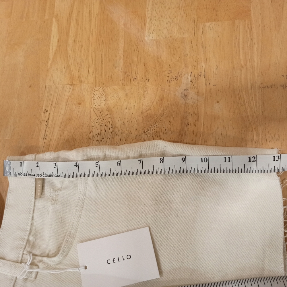 NWT women's Cello White Boyfriend cutoff Shorts SIZE XL - Picture 15 of 16